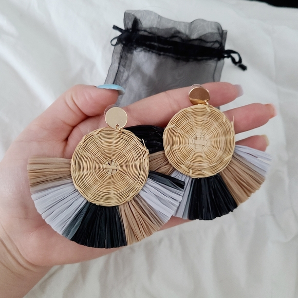 Fashion Earrings - Picture 1 of 1